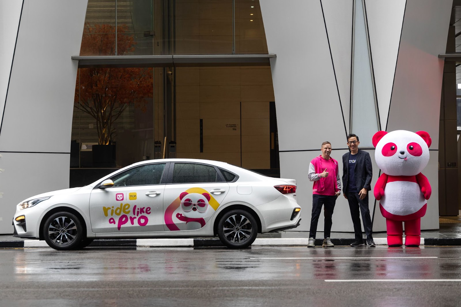 (L-R) Sean Kim, CEO of TADA Mobility, Jakob Angele, CEO of foodpanda, and Pau-Pau