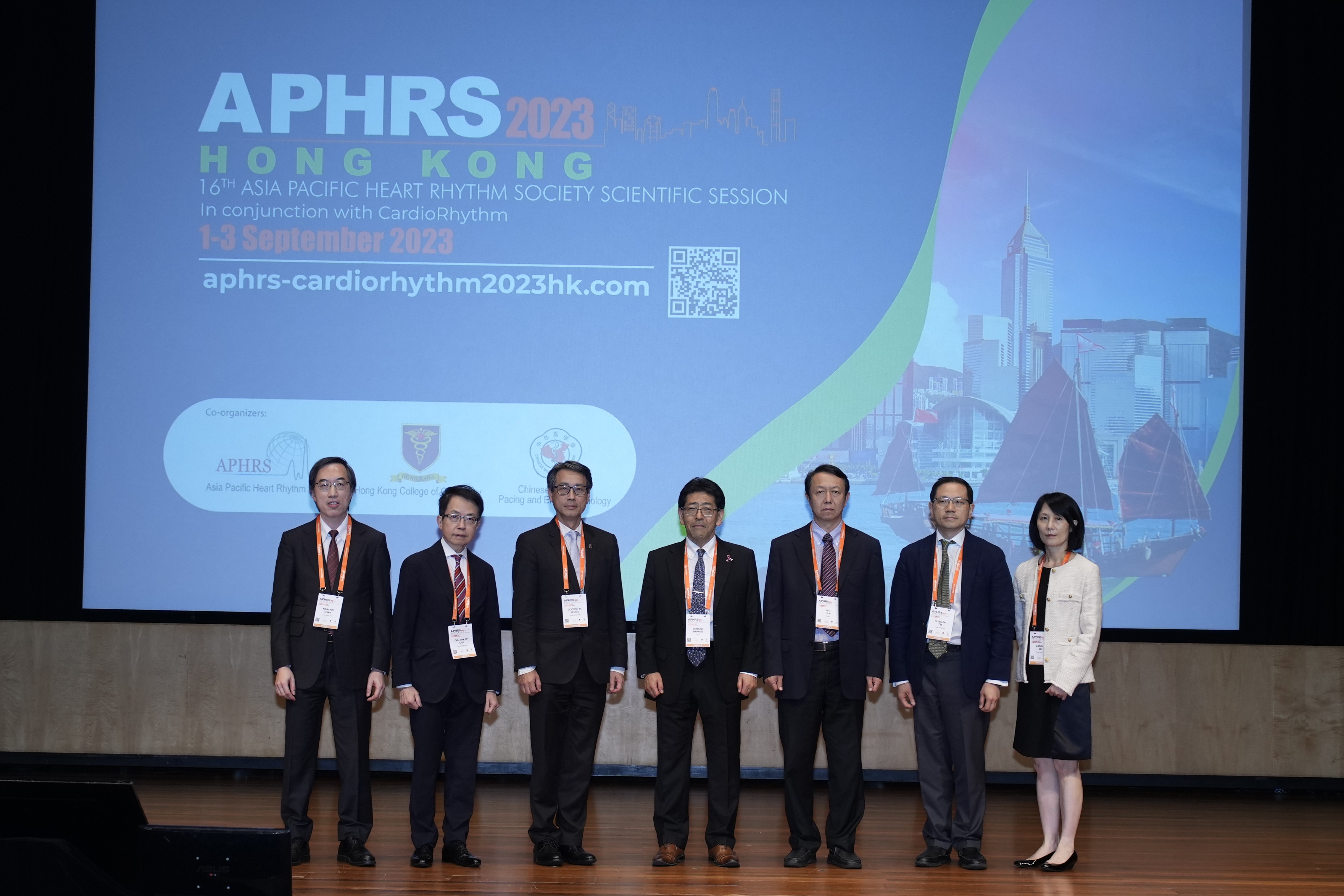 (From the left) Dr. Ngai-yin Chan, Co-Chair, Organizing Committee, APHRS 2023; Prof. Chu-pak Lau, Honorary President, Organizing Committee, APHRS 2023; Prof. Wataru Shimizu, President of Asia Pacific Heart Rhythm Society; Prof. Hua Wei, President of Chinese Society of Pacing and Electrophysiology; Prof. Hung-fat Tse, Co-Chair, Organizing Committee, APHRS 2023; Dr. Kathy KF Lee, Secretary General, APHRS 2023