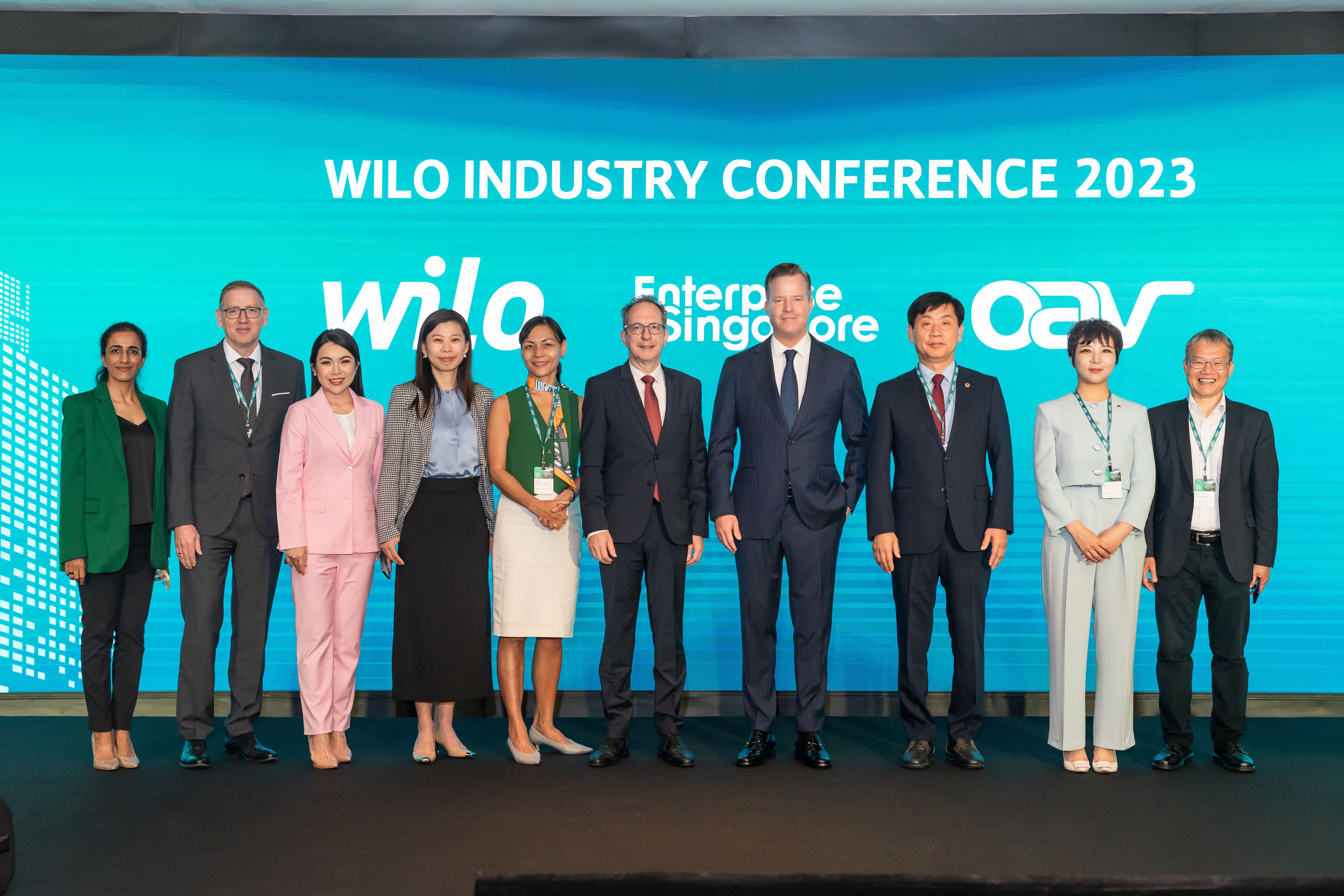 Speakers at the Wilo Group Industry Conference 2023 including H.E. Dr. Norbert Riedel, German Ambassador to Singapore (fifth from the right), and Oliver Hermes, President and CEO of the Wilo Group (fourth from the right). Yvonne Chan, Former CNA Presenter (third from left), moderated the panel discussions. Image: WILO SE