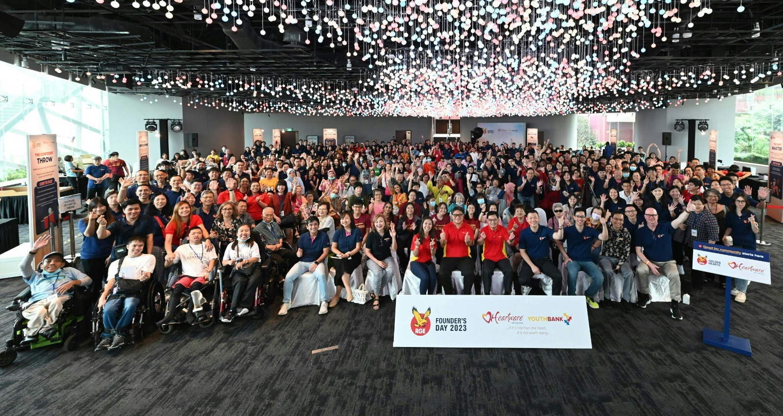 Close to 500 RGE staff, Heartware Network youth volunteers, beneficiaries and their caregivers celebrate RGE's partnership with Heartware Network on a new volunteer programme named 'Golden Hearts', in conjunction with RGE Founder's Day. Seated in the 1st row, 5th from the right is Guest-of-Honour Mr Heng Swee Keat, Deputy Prime Minister and Coordinating Minister for Economic Policies, and Chief Patron of Heartware Network. Photo: RGE