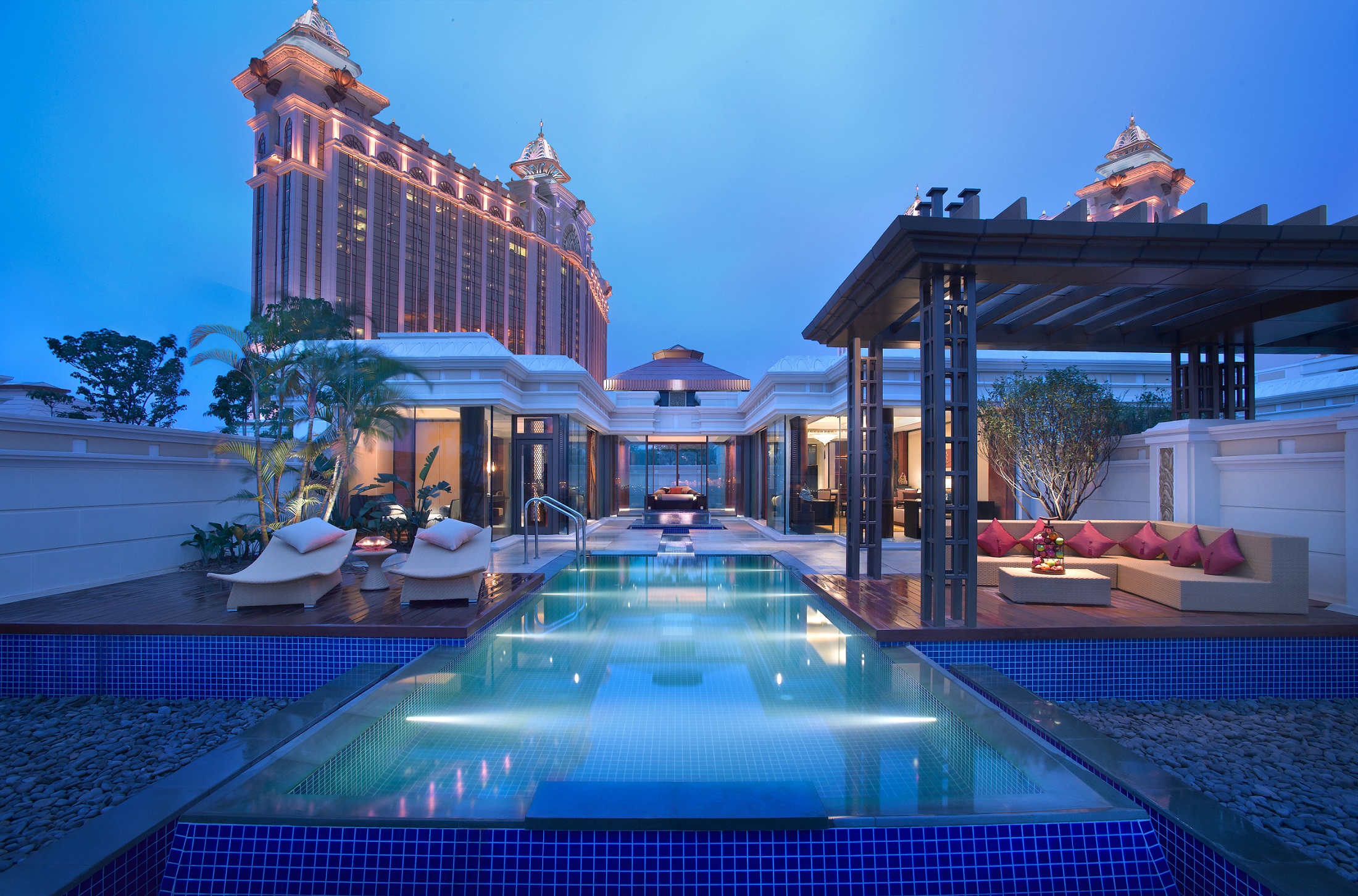 Banyan Tree Macau also proudly secures a spot in the winner list of the “Best Hotels in Macau” category.