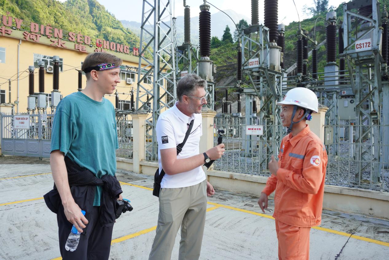 Interaction with Staff of Séo Chong Hô Hydropower Station