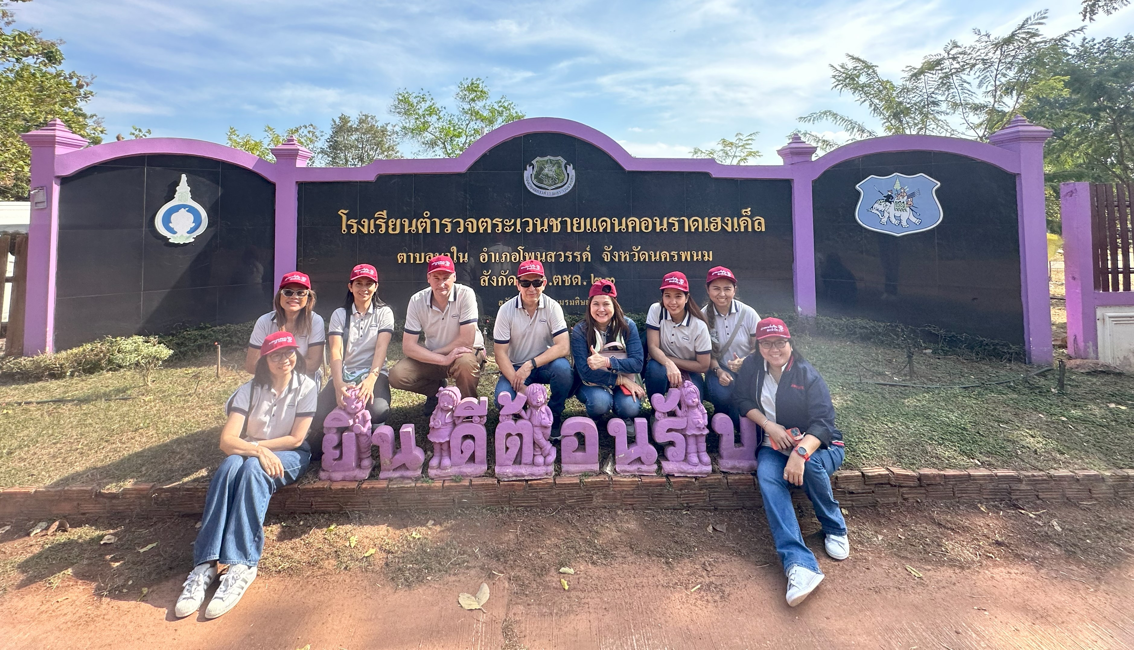 Andrianto Jayapurna, President of Henkel Thailand (center), with the Henkel Thailand team at Konrad Henkel Border Patrol Police School in Nakhon Phanom.