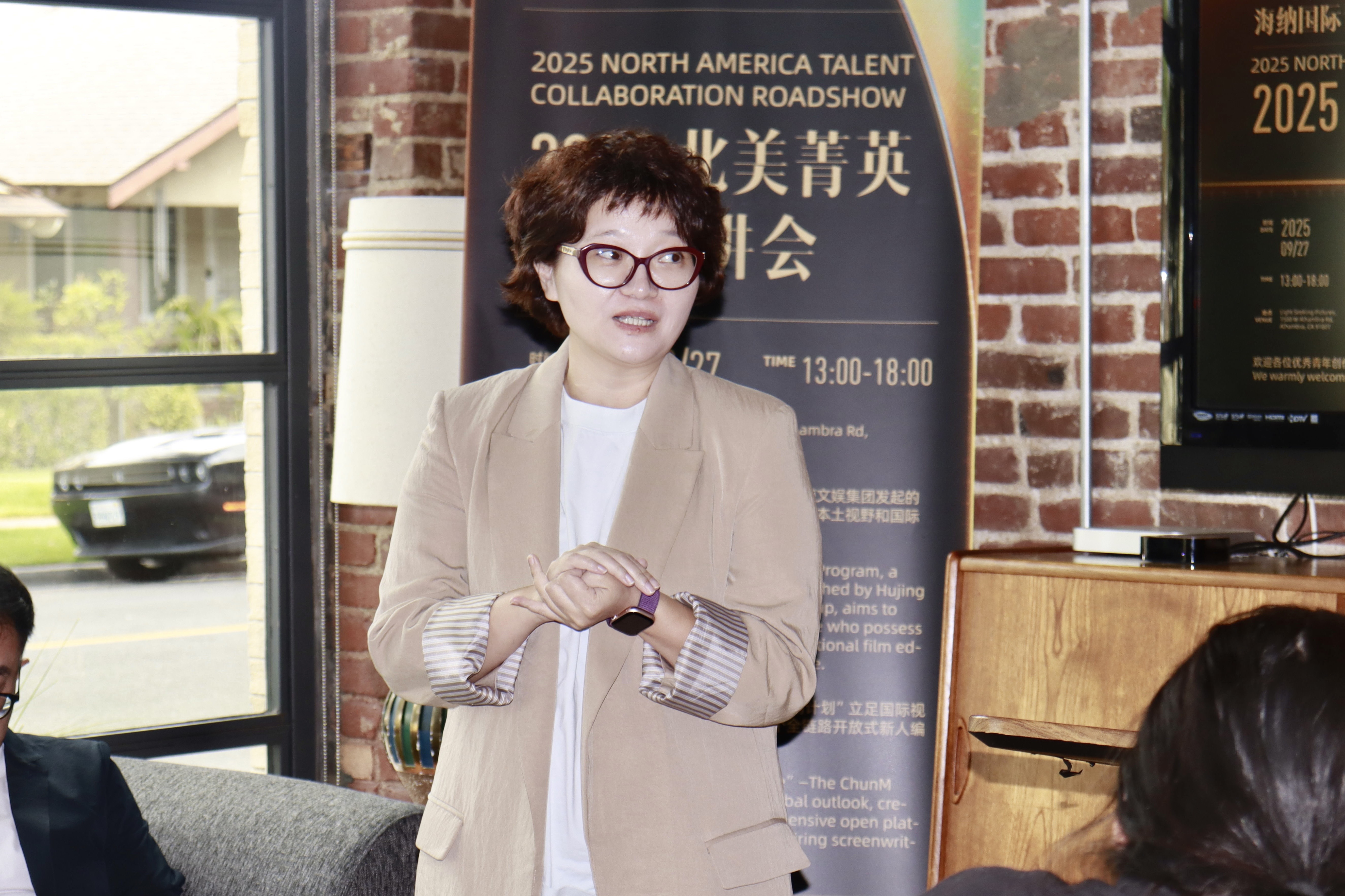 Yvonne Liu, Vice President of Youku, Hujing Digital Media & Entertainment Group, and Founder of the “ChunM Talent Program,” speaks at the summit