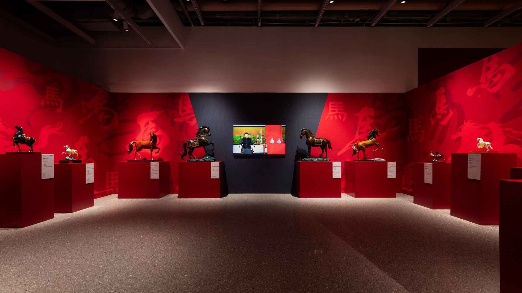 Master Zhu applies casting and shaping methods alongside a colored copper process developed through repeated layers of mineral glazes and high-temperature firing to achieve vivid, saturated colours across the horse’s body.